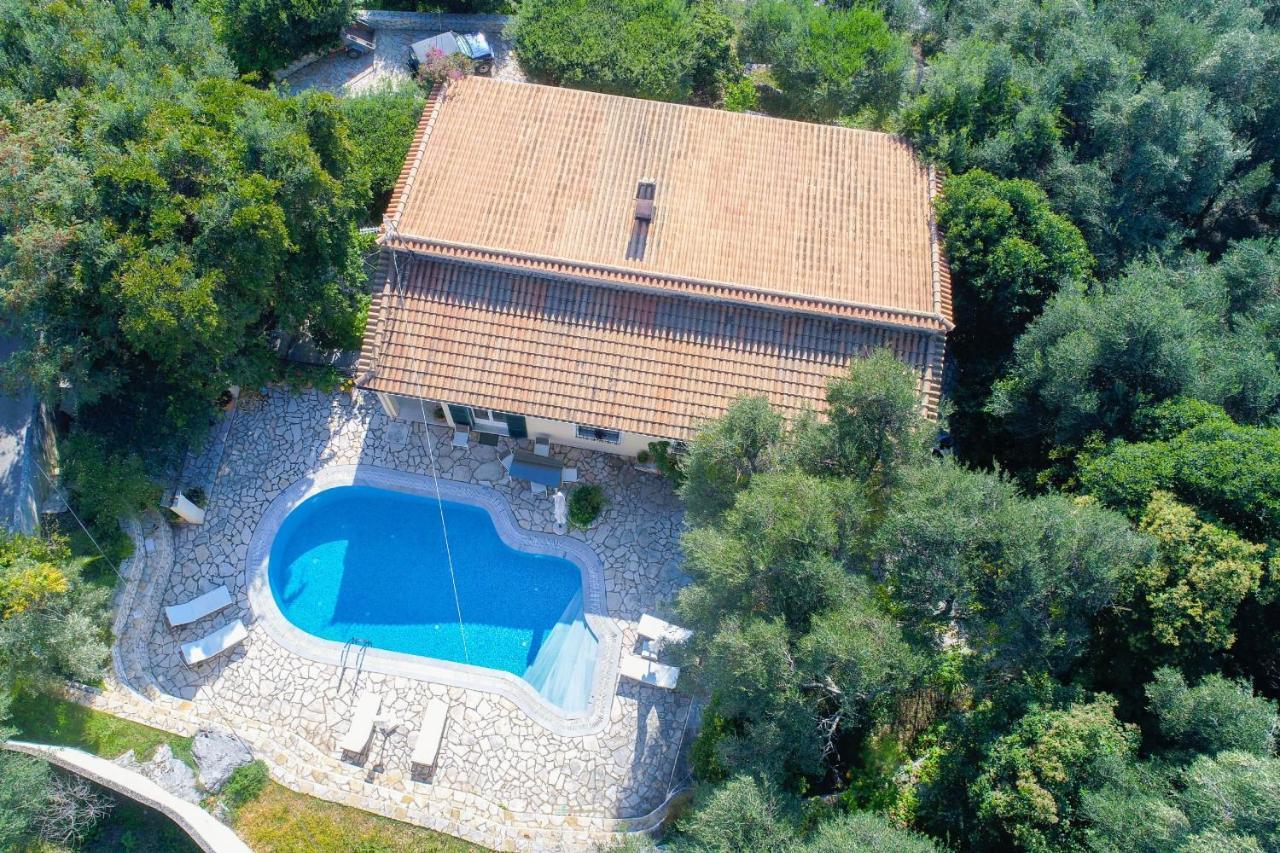 Villa Natasha Katavolos ภายนอก รูปภาพ