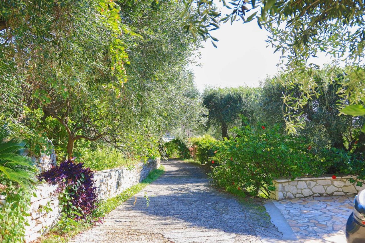Villa Natasha Katavolos ภายนอก รูปภาพ