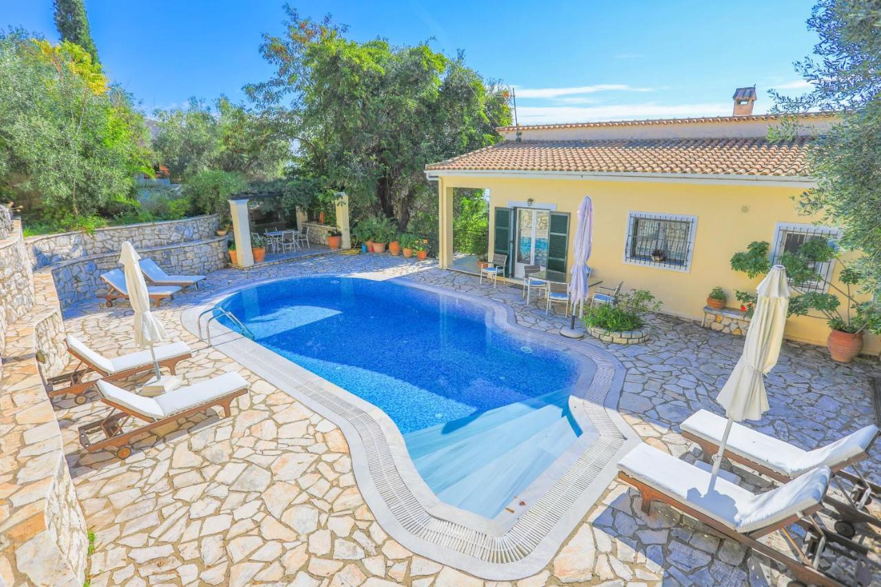 Villa Natasha Katavolos ภายนอก รูปภาพ