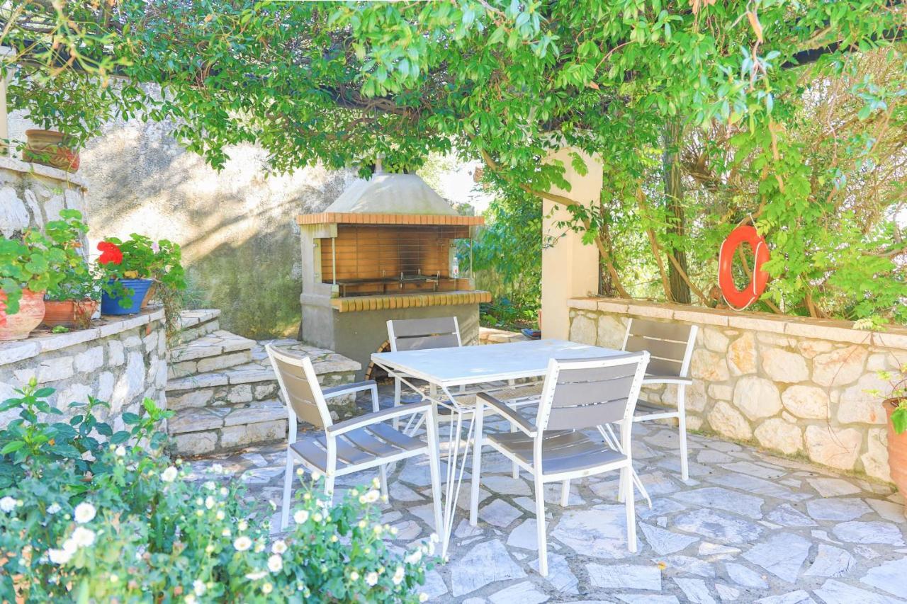 Villa Natasha Katavolos ภายนอก รูปภาพ