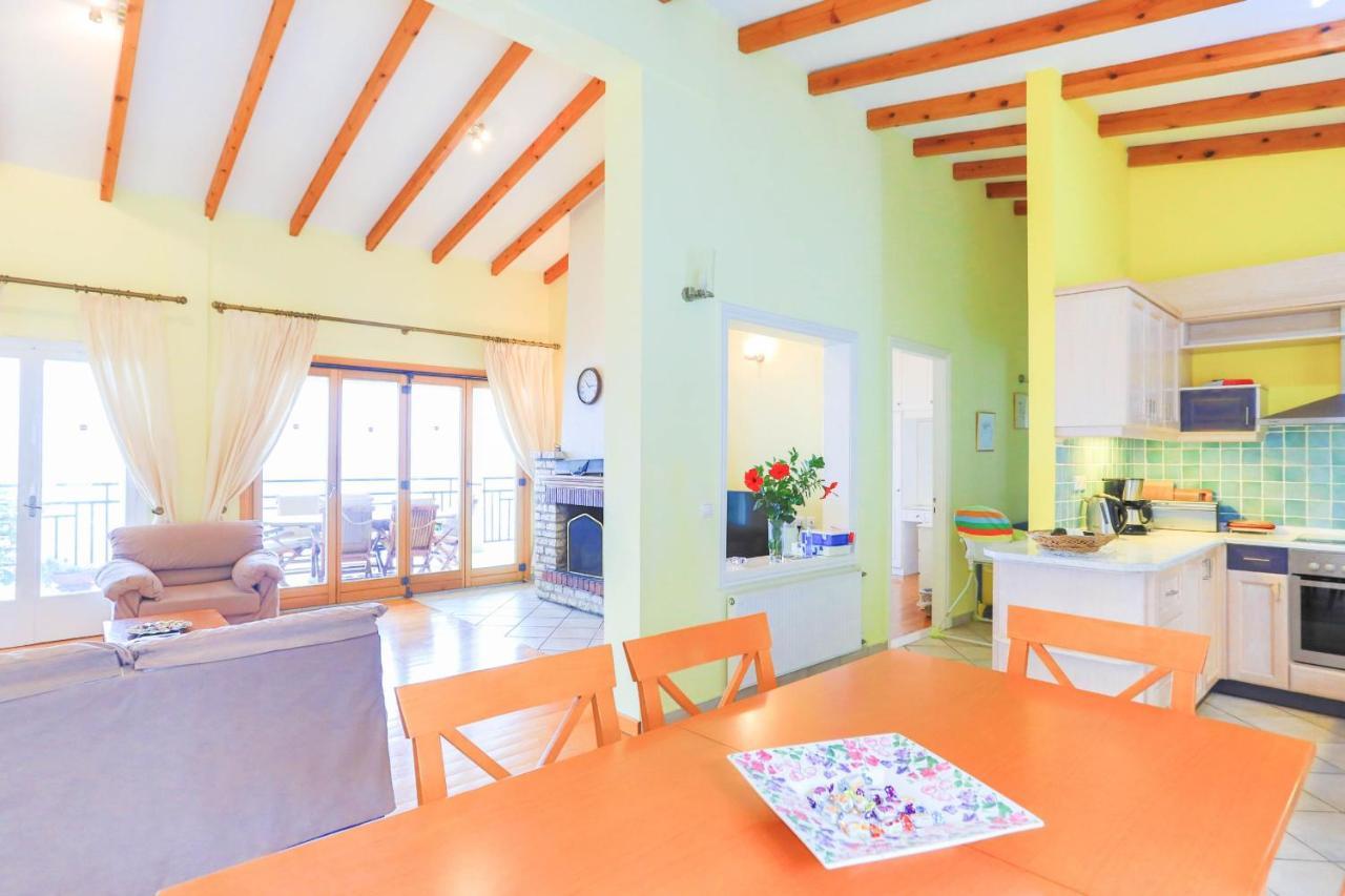 Villa Natasha Katavolos ภายนอก รูปภาพ