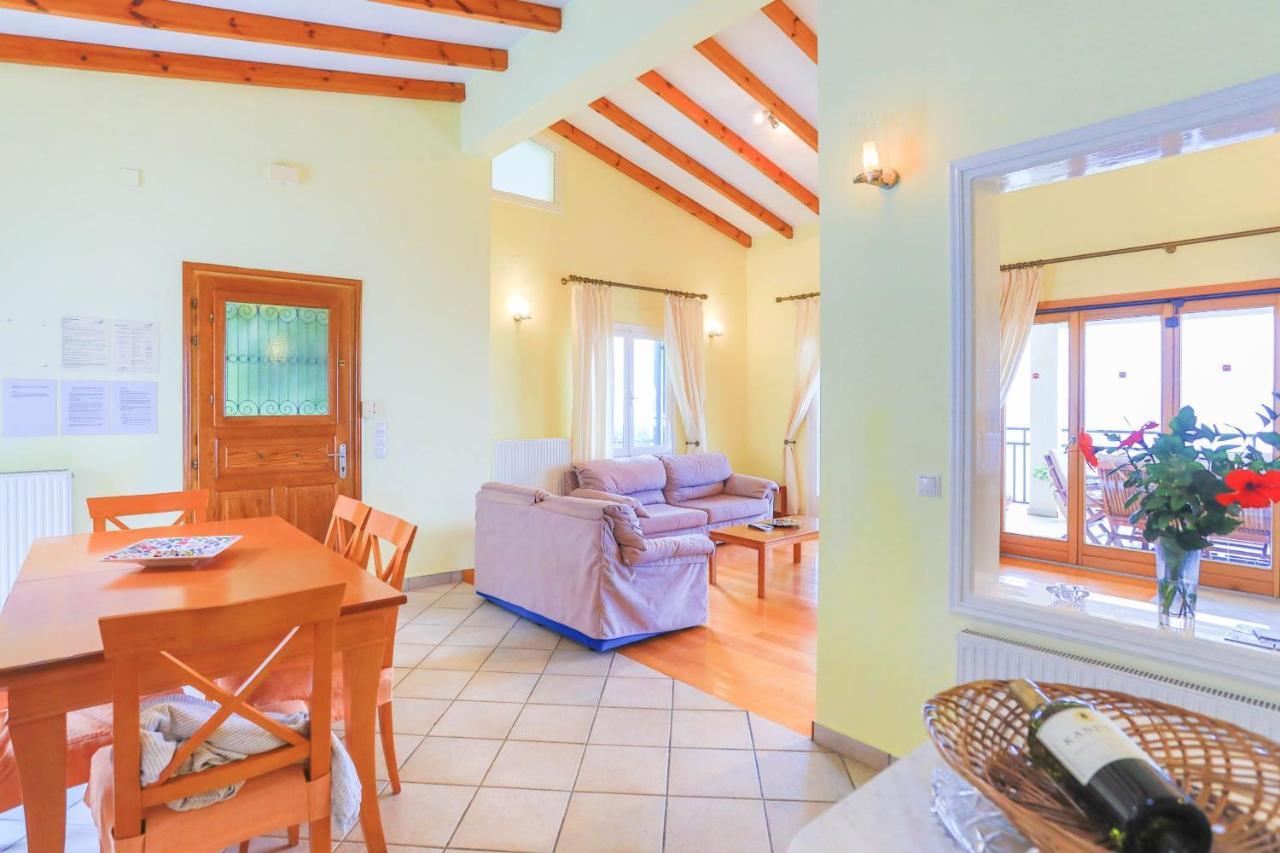 Villa Natasha Katavolos ภายนอก รูปภาพ