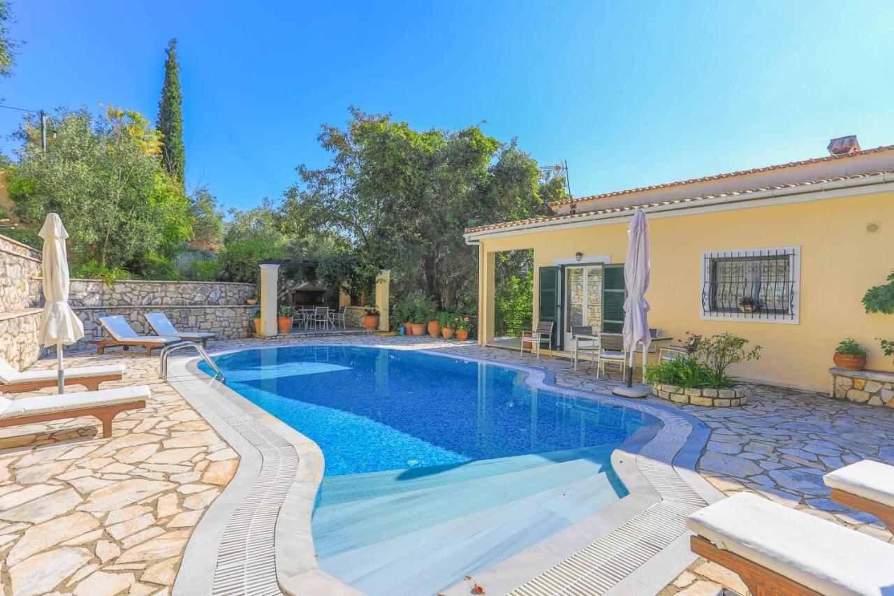 Villa Natasha Katavolos ภายนอก รูปภาพ